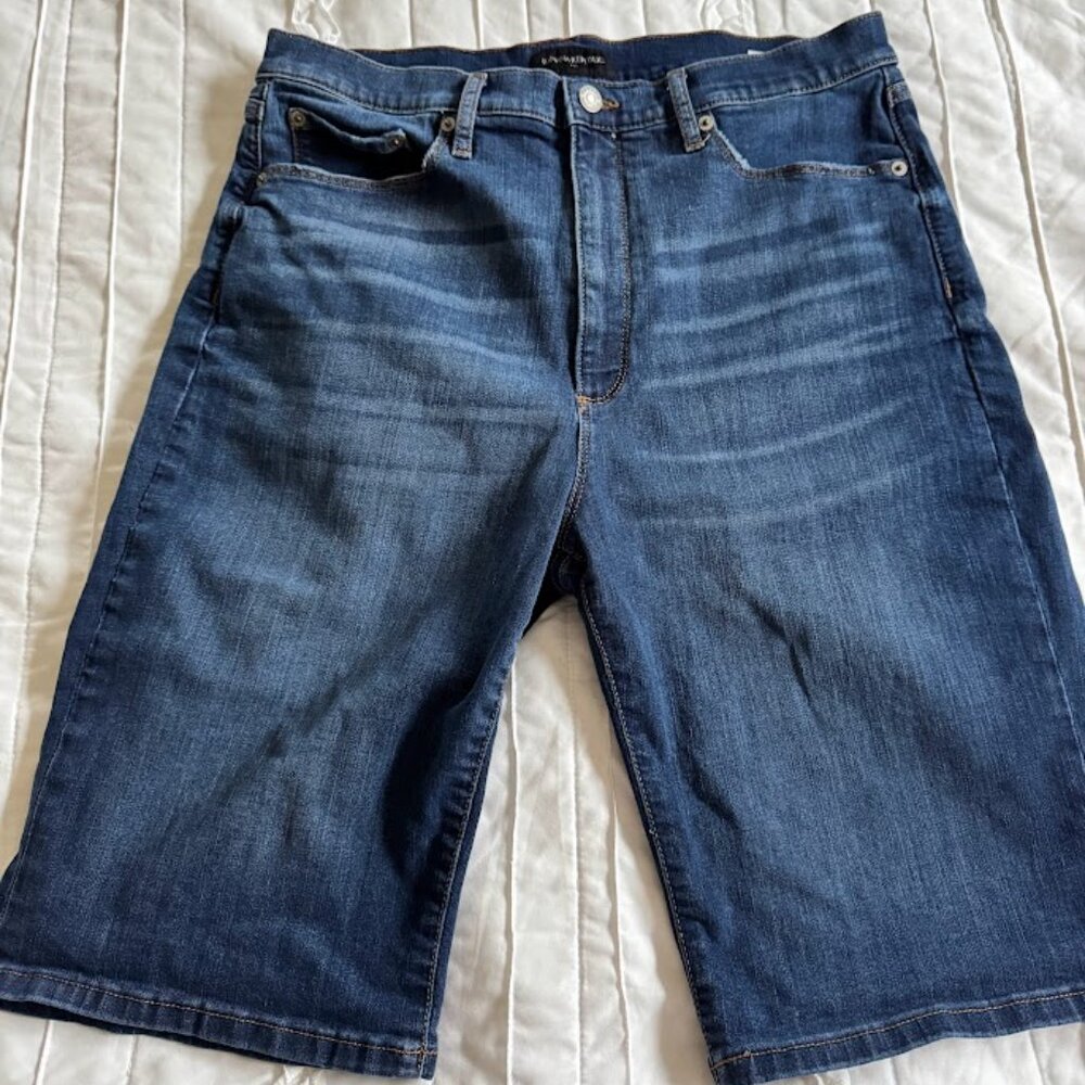 Banana Republic Women's Denim Bermuda Shorts Medium Wash Size 32/14